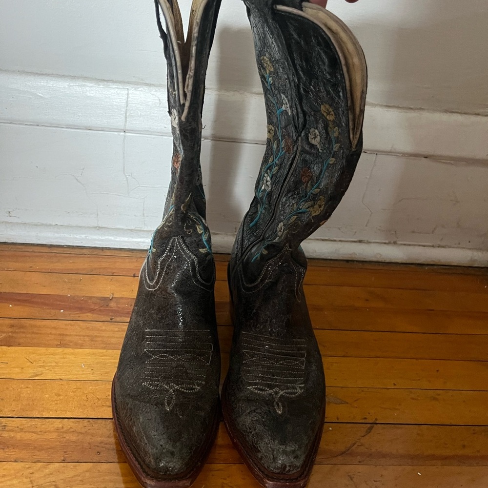 Floral Embroidered Cowboy Boots - Picture 2 of 4